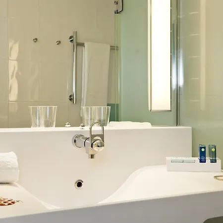 Ibis Styles Toulon Sur فندق