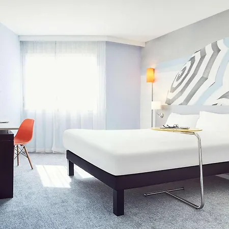 Ibis Styles Toulon Sur Hotel 3*