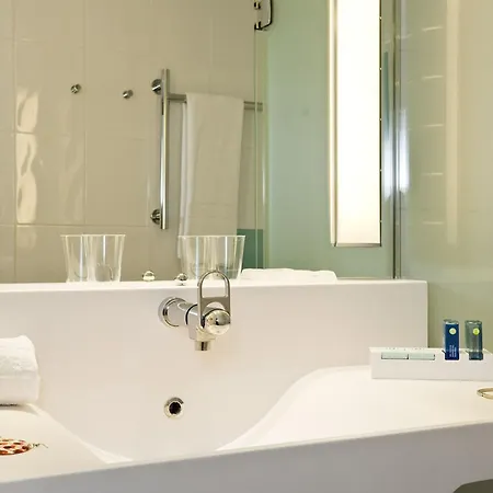 Hotel Ibis Styles Toulon Sur 3*