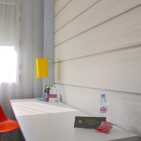 Ibis Styles Toulon Sur Hotel 3*