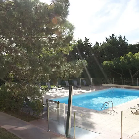 Ibis Styles Toulon Sur Hotel 3*