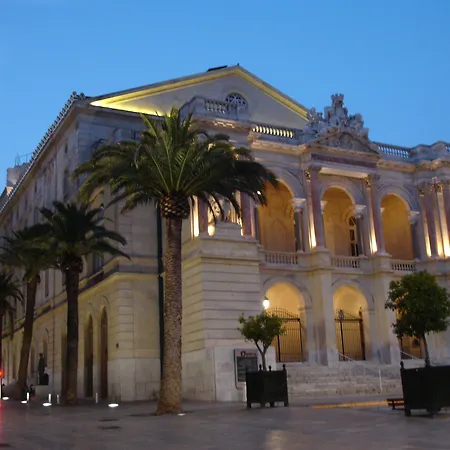 Ibis Styles Toulon Sur 滨海拉塞讷