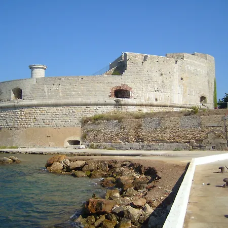 Ibis Styles Toulon Sur Hotel