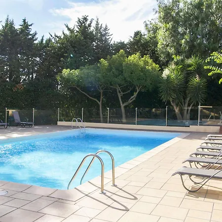 Ibis Styles Toulon Sur Hotel 3*