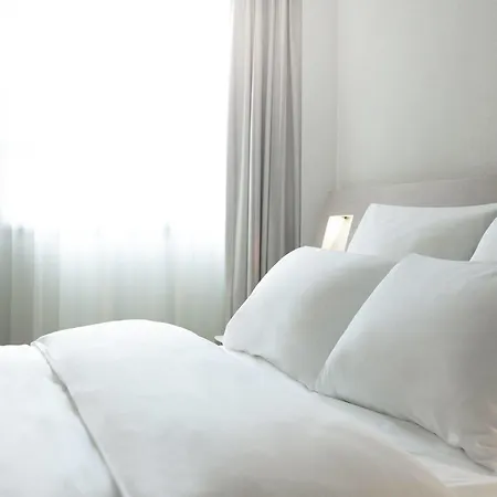Ibis Styles Toulon Sur Hotel 3*