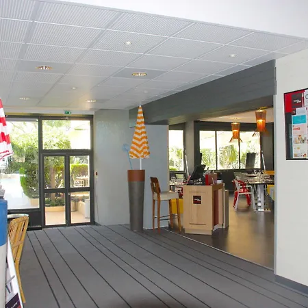 Ibis Styles Toulon Sur 酒店