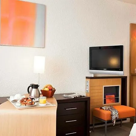 Ibis Styles Toulon Sur Hotel 3*